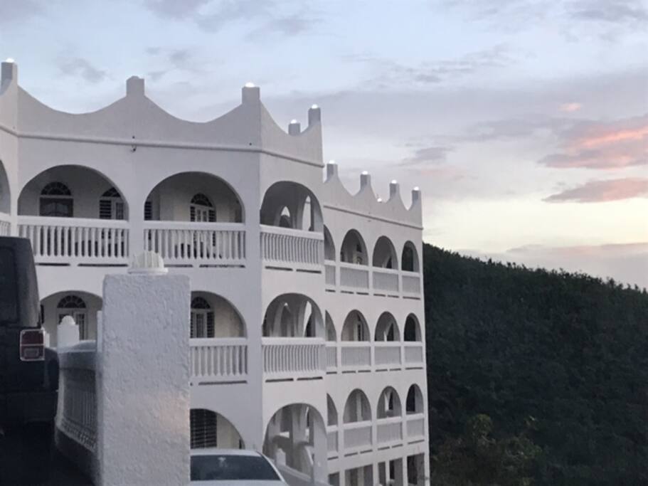 Unit building
