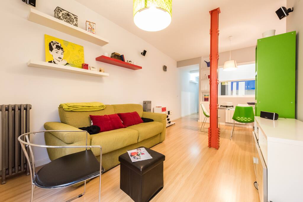 Amplio salon con sofa - cama
