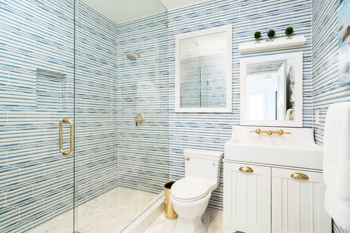 The Elizabeth Residence gallery image 4