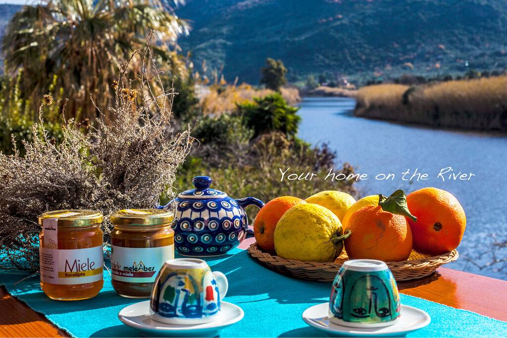 Coffee time sul fiume.