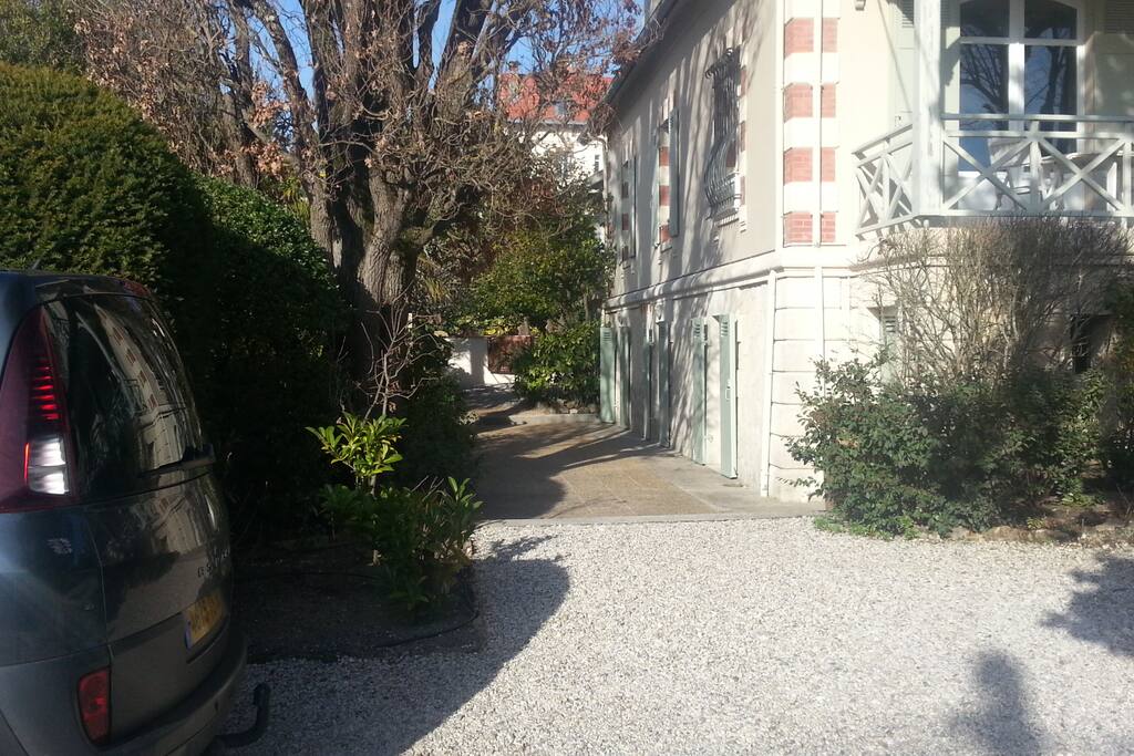 Terrasse d'accès aux logements