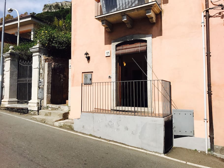 Entrata da via circonvallazione