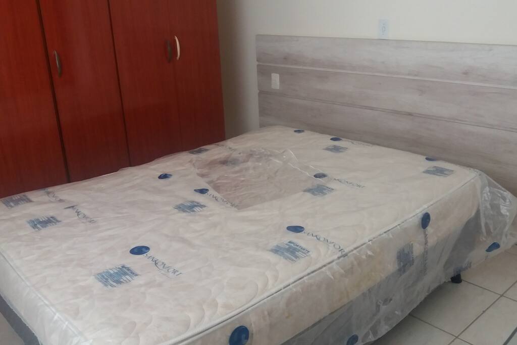 Quarto casal com ar condicionado