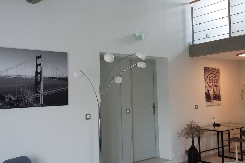 Au 1er l'accès aux 2 chambres et au bureau