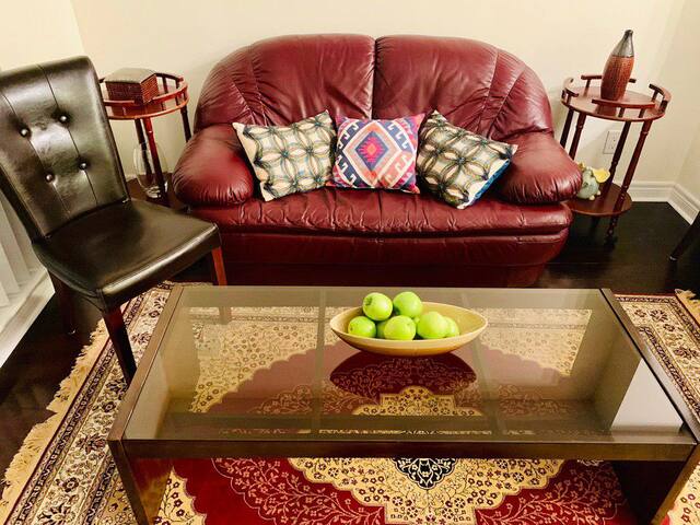 New Luxury 1+1 bed 2 bath condo, steps to subway gallery image 4