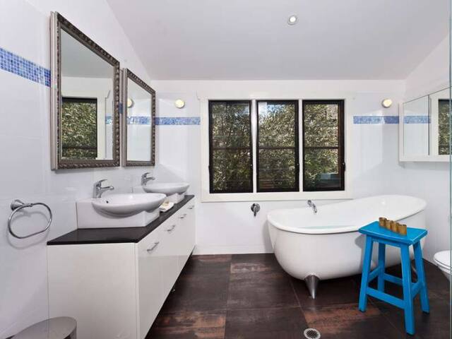 Blue House Byron Bay gallery image 5