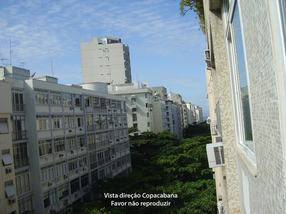 Vista lateral direita, praia de Copacabena