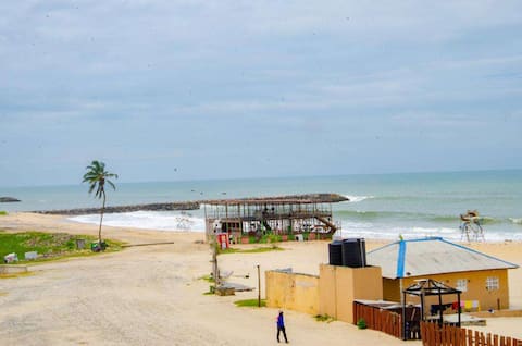 1 Bedroom Oceanfront Private Apartment in Lekki
