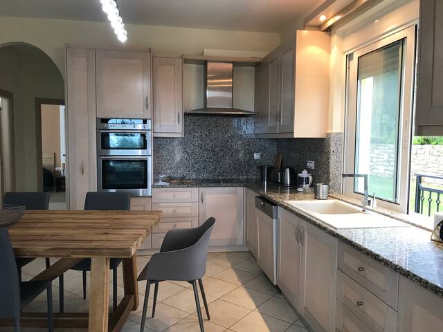 Magnifique villa en Crète avec piscine vue mer gallery image 4