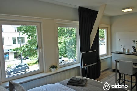 Studio apartment with kitchen near city center