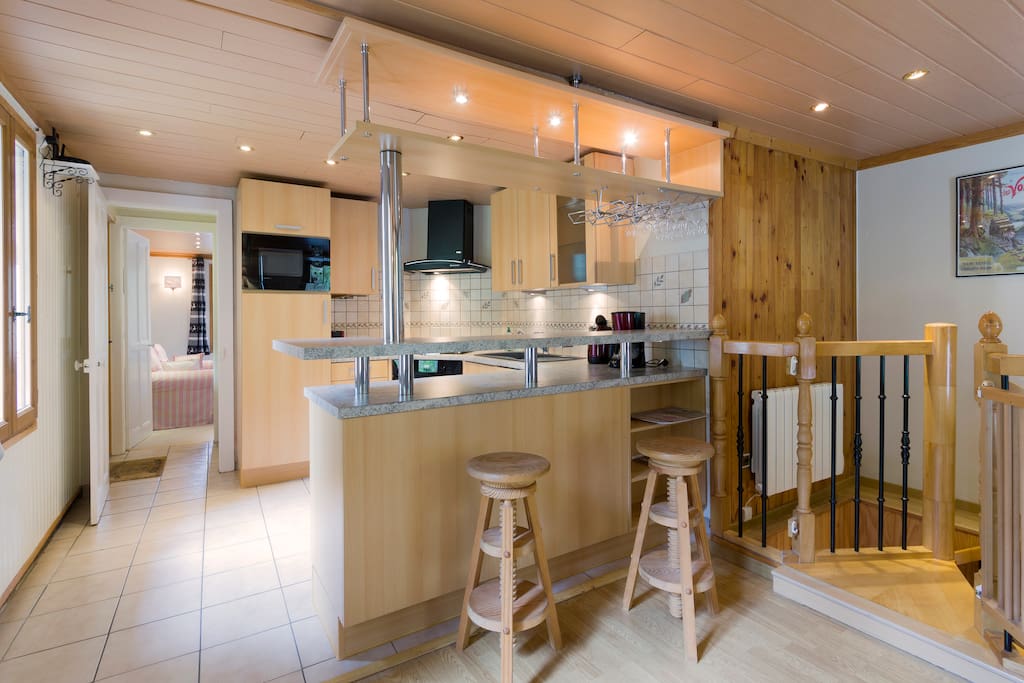 Kitchen/diner with breakfast bar