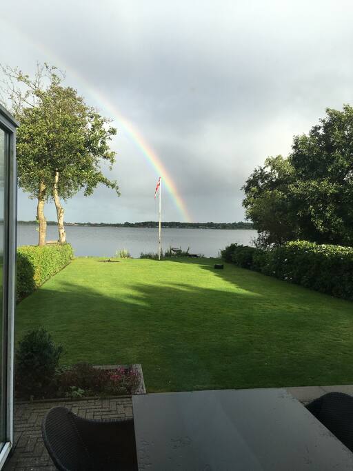 View fra stue og køkken