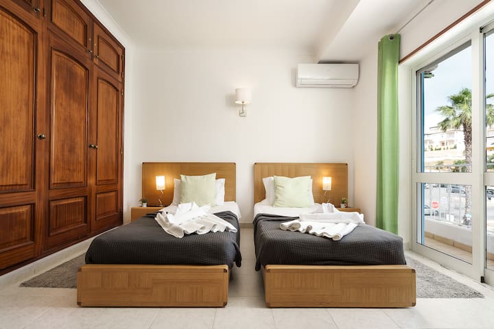 Bedroom (3) with two single beds with bright and sunny balcony and a spacious closet (1st floor).