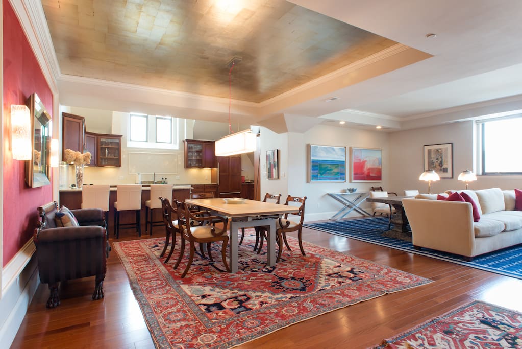 Living/dining/
kitchen