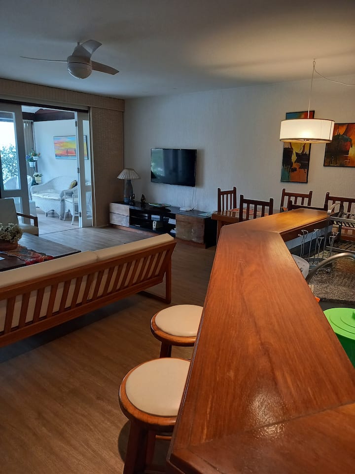 Vardagsrum med amerikanskt kök