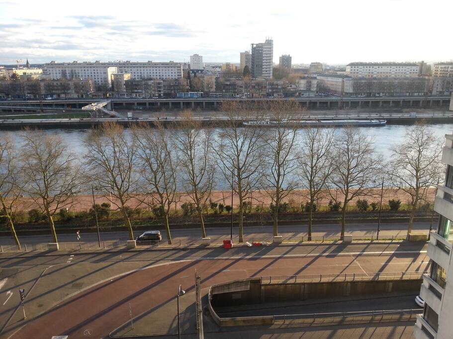 VIEW OVER LA SEINE
