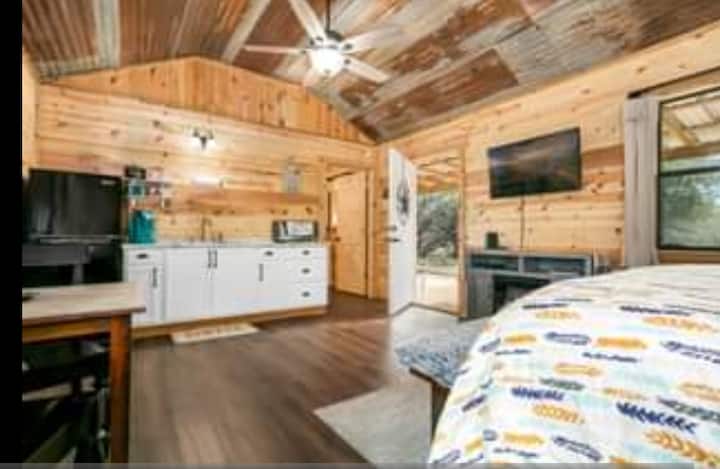 Twisted Oak Farm
Stay-ranchstars! Spa!deer! Relax! - Texas