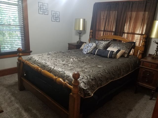 Green Bay Duplex 3.6 miles from Lambeau