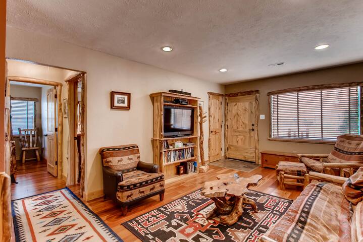 CHARMING LODGE 2 BR/Denver, 10 min from dwn twn gallery image 2