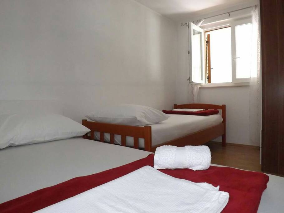 Second bedroom with two beds : 160/200 i 90/200