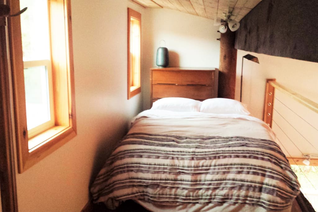 Mezzanine bed