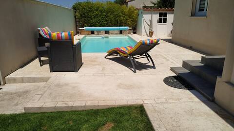 Air-conditioned house and pool near Nîmes Camargue