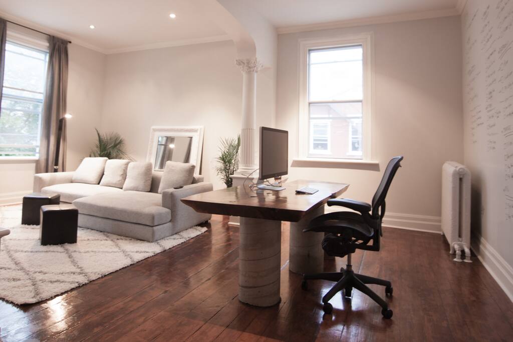 High-Speed WIFI (120/20Mb), Herman Miller Aeron Chair & Apple Cinema Display 27" included