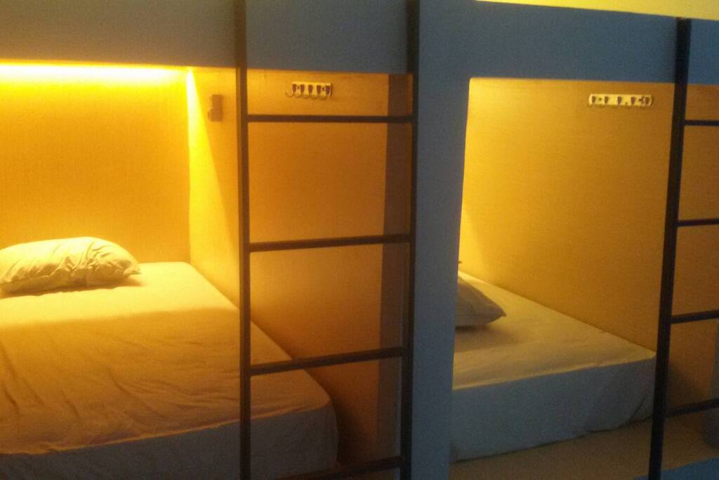 Capsule bed