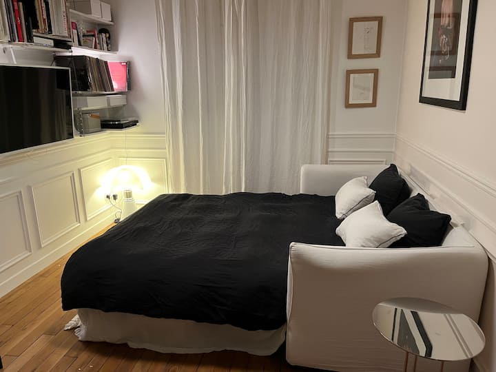 带沙发床的客厅