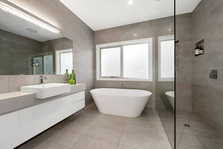 Luxury Holiday Home gallery image 4