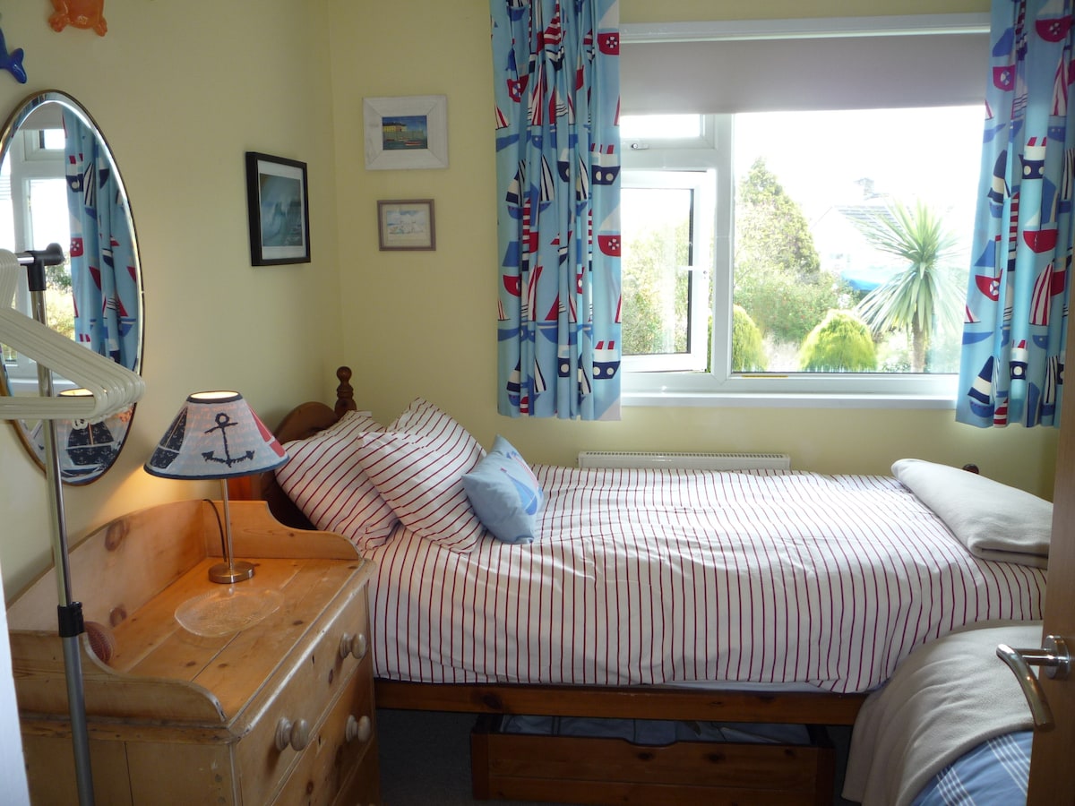 Kinderslaapkamer heeft twee bedden