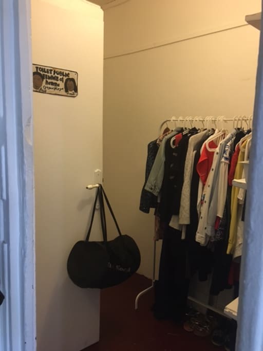 Entrée avec dressing et WC - Hall with dressing and WC