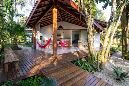 #140 mts do mar Itamambuca. wi fi.ar condicionado