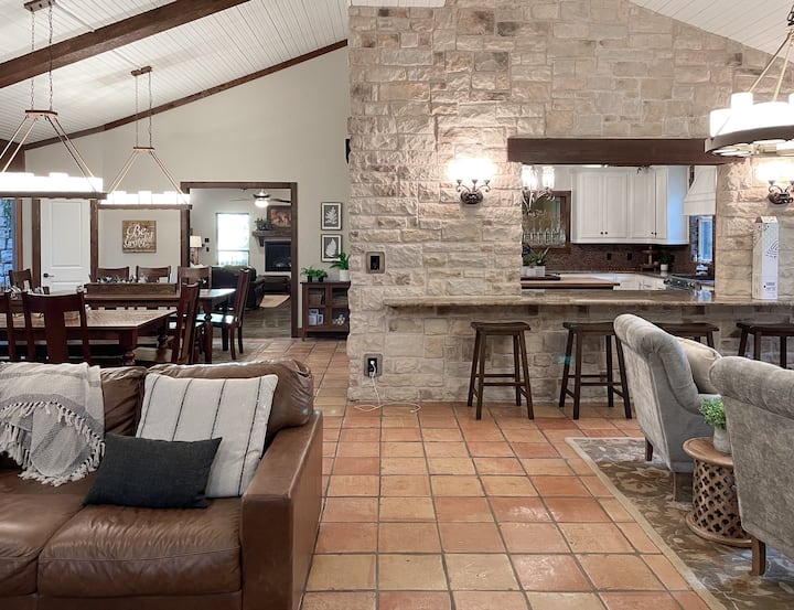 Luxurious Ranch Home With Private Pool - Grapevine, TX