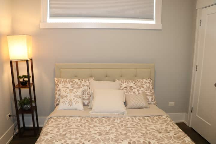 Chumba cha 2 cha kulala kilicho na kitanda cha Queen Size. 