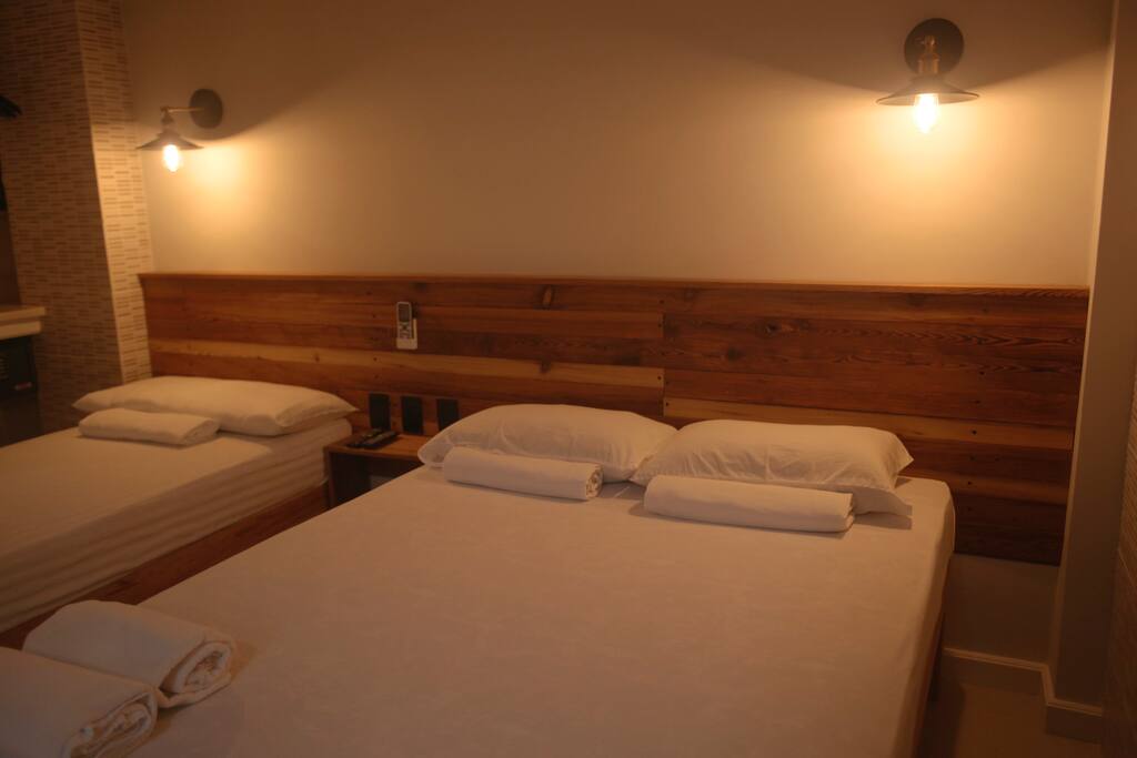 room for 3 people