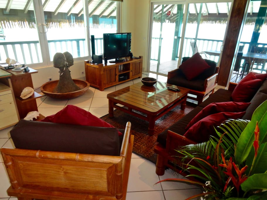 Fully air conditioned our Beautiful living room, with television and satellite, desk and high speed Wifi looks out at the lagoon from every window and sliding door.
