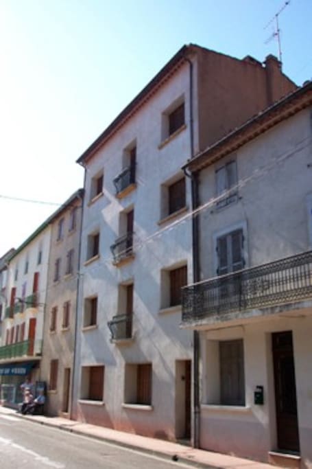 Facade against the main road