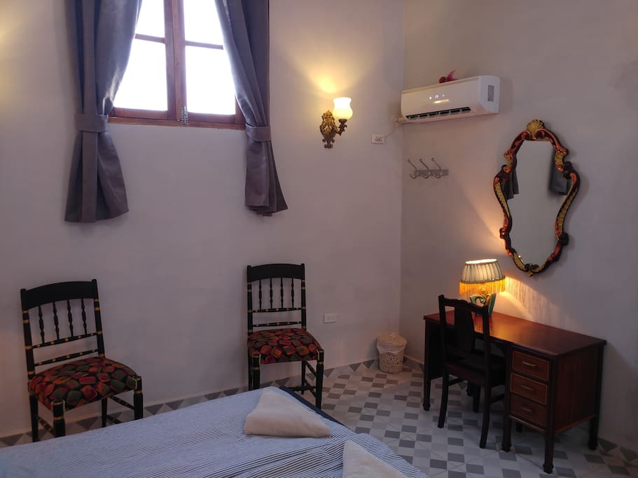 Vista de otros espacios de la habitación principal
