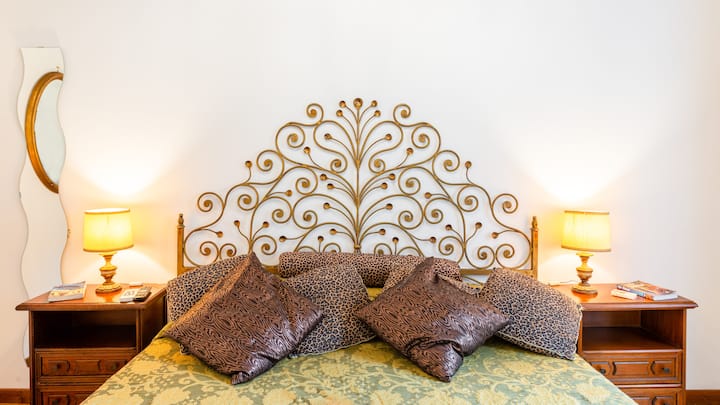 Servicios especiales de la antigua cabecera de hierro forjado