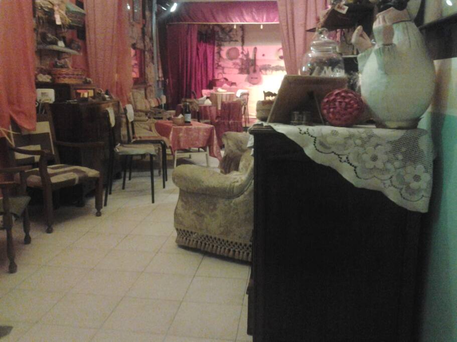 un teatrino nel cuore del centro antico....