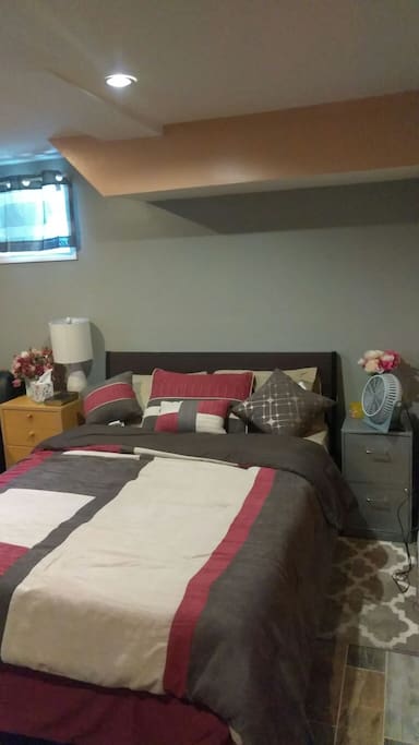 queen size bed great mattress lamp flowers storage