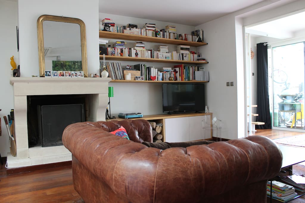 Grandes pièce à vivre de 70 m2 avec TV + Platine vinyles