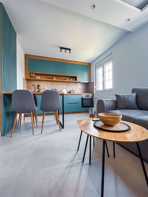 Popular Airbnb listing: Sunset Apartment in Đuraševići