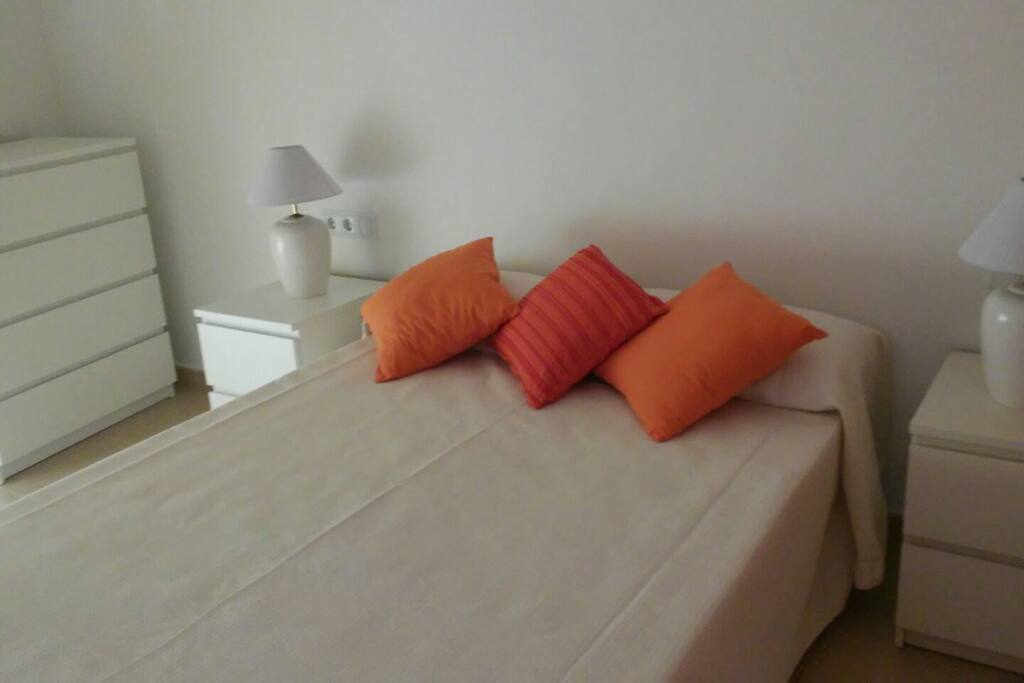 Habitación cama de matrimonio