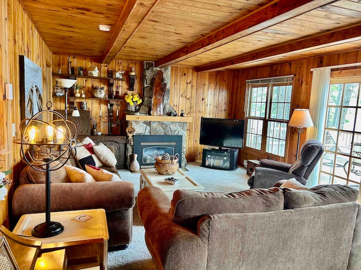 Amazing Lakefront Home! Dock, Kayaks, Paddleboat! - Detroit Lakes, MN