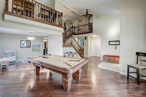 Family fun/Pool table/Backyard Deck/3 TVs/5 beds