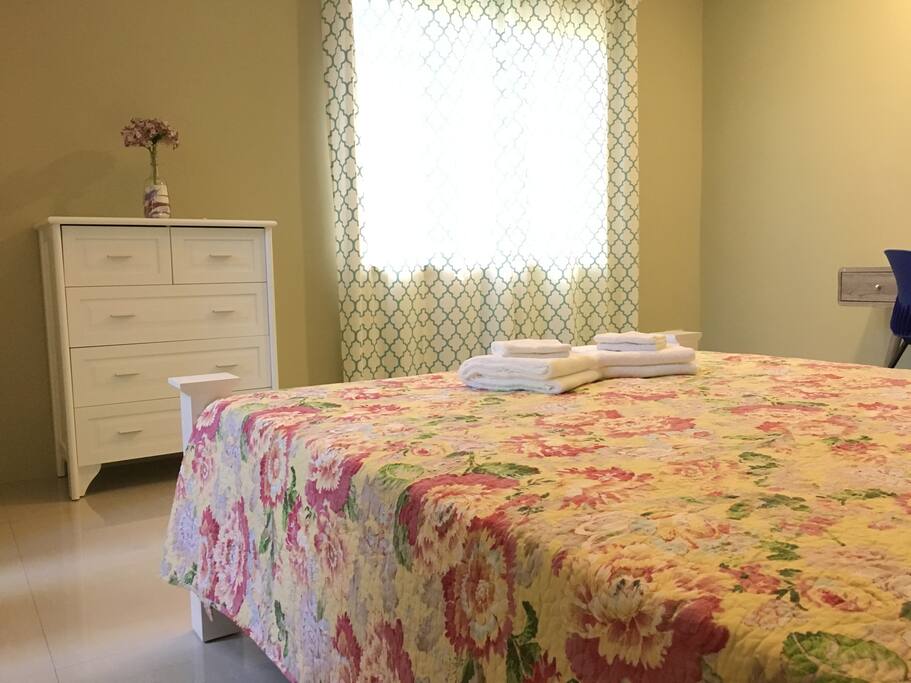 Hydrangea Room