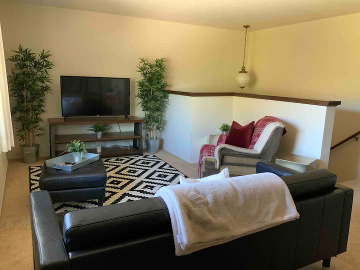Peace & Privacy - Spacious Home Away From Home - Sacramento, CA