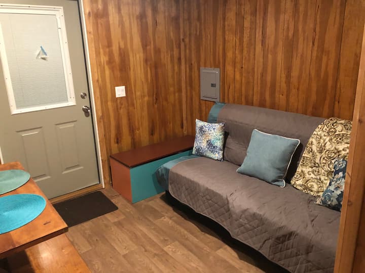 Futón de tamaño completo para que duerman más personas dormidas.